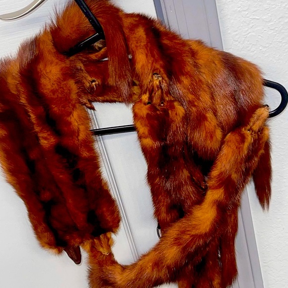 Mink Shawl gorgeous FUR purchased from the people who help keep the foxes alive - Picture 9 of 10
